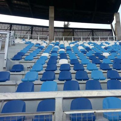 Guter Preis Bucket Typ PP Plastik Stadion Sitze mit 45 X 48 X 33 cm Größe und 5 Jahre Garantie für Fußball Tribünen online