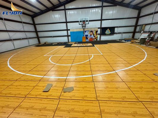 Guter Preis Sportbodenwirkung Polypropylen-Copolymer-PP-Fliesen-Boden-System für lang anhaltende Leistung online