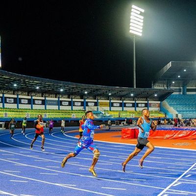 Guter Preis Eco freundliche volle gießen EPDM-Laufbahn für athletisches Stadion online