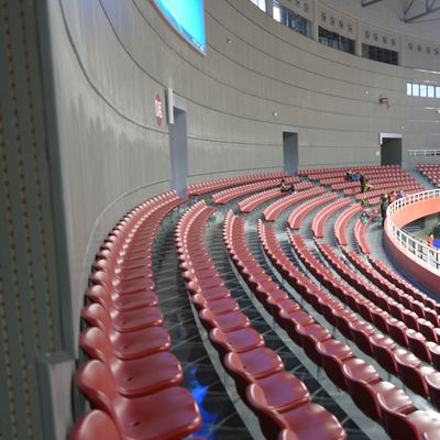 Guter Preis Promi im Freien Plastikstadions-Sitzplätze mit grüner gelber roter Farbe online