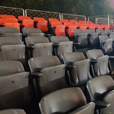Anti-UVörtlich festgelegte Stadions-Plastiksitzplätze für Fußballplatz im Freien