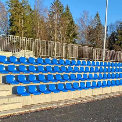 Fußball-Stadion sitzt Plastikstadions-Sitzstadions-Sitzen für Zuschauertribünen mit hinterer Unterstützung vor