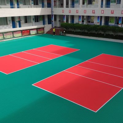 Guter Preis Rot PP Fliesen Sportboden empfohlen für Sportanlagen MOQ 500 Stück online