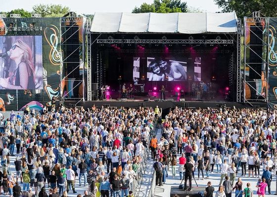 Guter Preis Hochdichte-Polyethylen-Portable Event-Bodenbelag Wetterbeständig und feuerfest online
