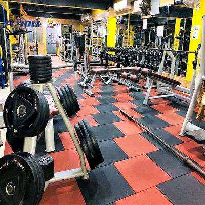 Guter Preis Kostenlose Probe Custom Logo Fitnessstudio Fußbodenmatte mit Haltbarkeit und Anti-Ausnutzungs-Oberfläche online